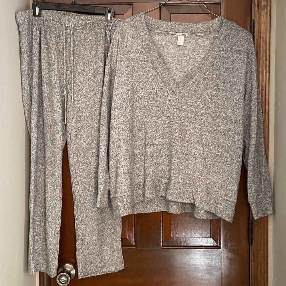 2-pc. set - size XL H&M gray sweatshirt and size Large H&M gray sweat pants - Picture 1 of 8